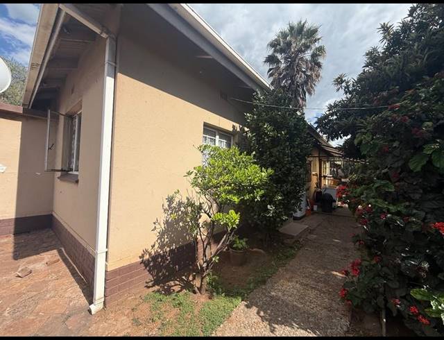 8 BEDROOM HOUSE FOR SALE IN VANDERBIJLPARK CW 5
